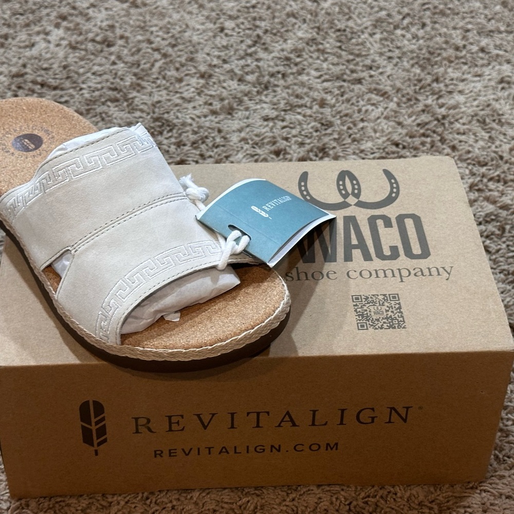 Waco Shoe Company Fiona Oatmeal Shoe Sz 7.5B